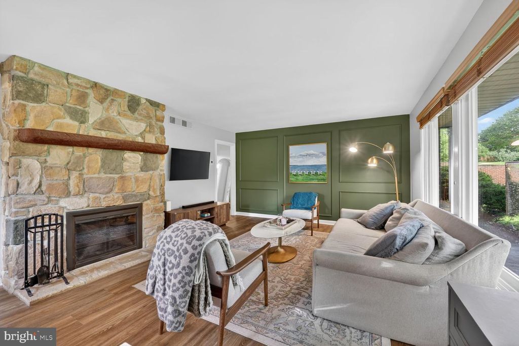 Image 2 of property listing at 10123 CAPITOL VIEW AVE, Silver Spring, MD 20910