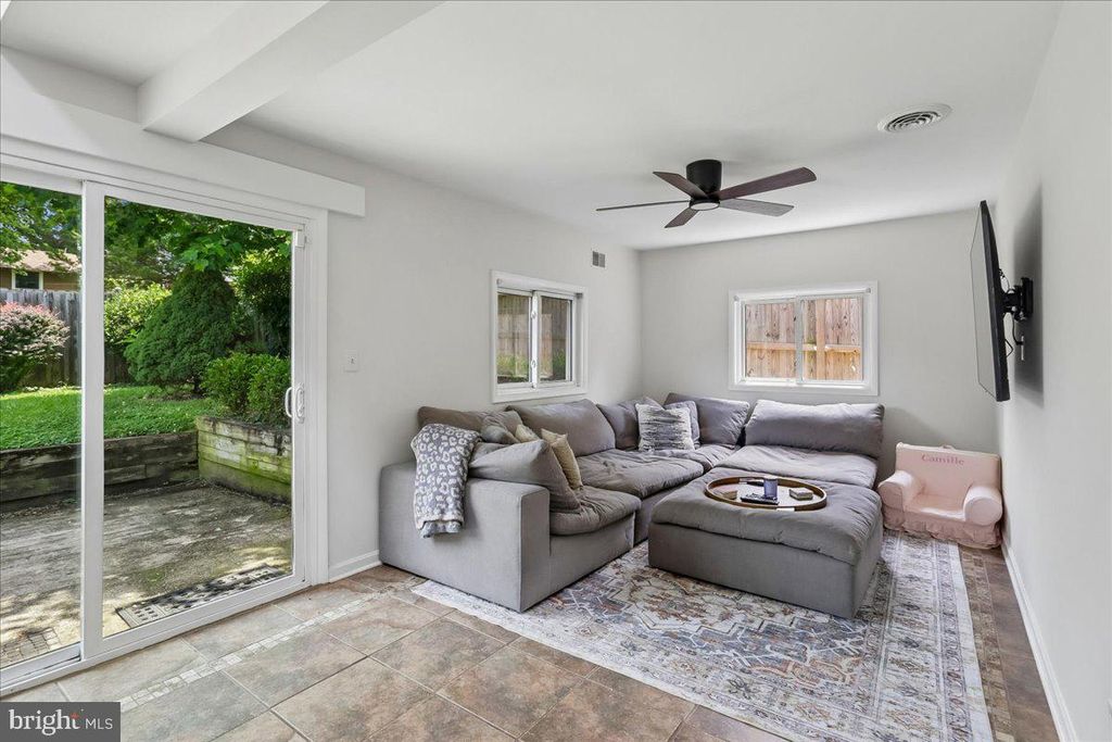 Image 20 of property listing at 10123 CAPITOL VIEW AVE, Silver Spring, MD 20910