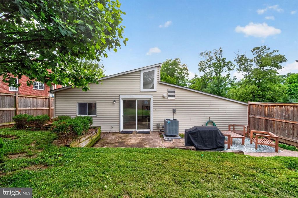 Image 22 of property listing at 10123 CAPITOL VIEW AVE, Silver Spring, MD 20910