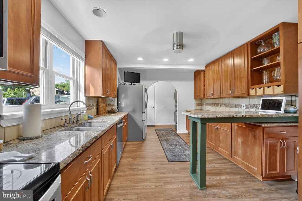 Image 5 of property listing at 10123 CAPITOL VIEW AVE, Silver Spring, MD 20910