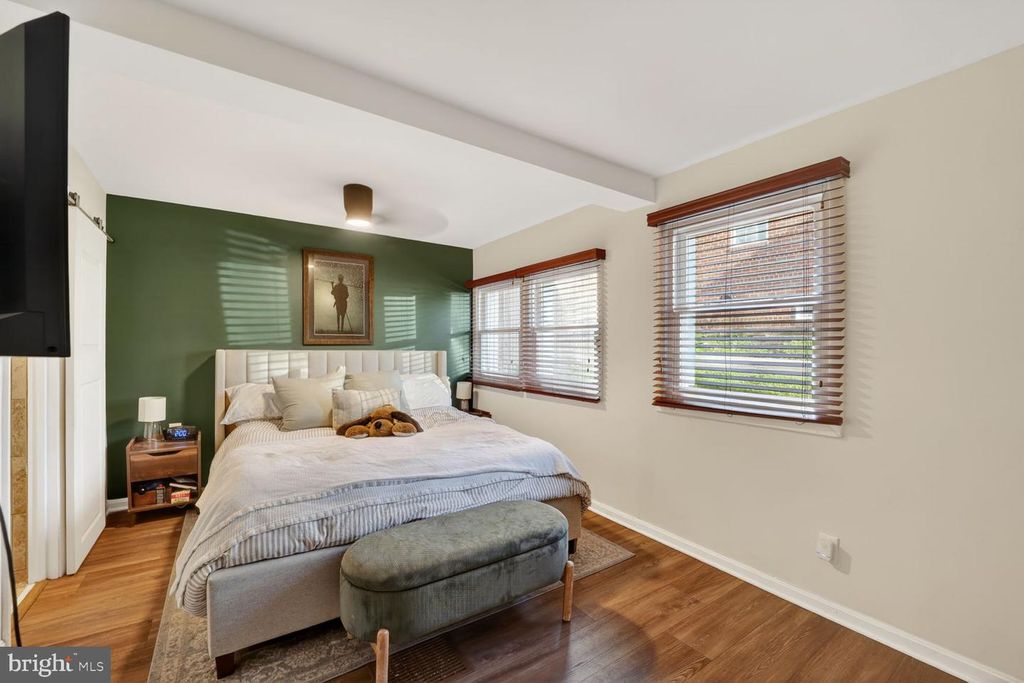 Image 7 of property listing at 10123 CAPITOL VIEW AVE, Silver Spring, MD 20910
