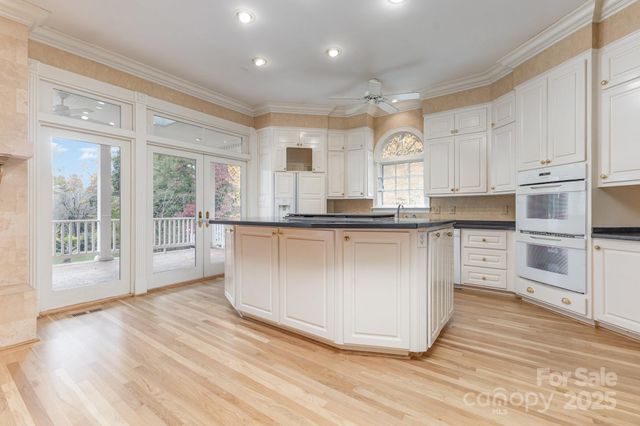 811 14th Avenue NW, Hickory, NC 28601