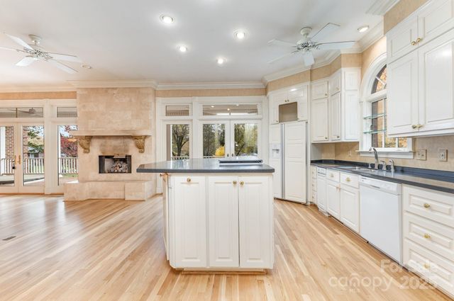 811 14th Avenue NW, Hickory, NC 28601