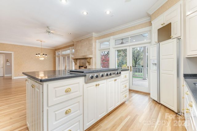 811 14th Avenue NW, Hickory, NC 28601