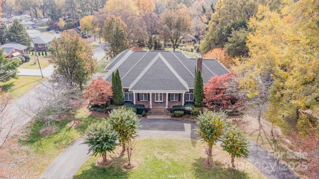 811 14th Avenue NW, Hickory, NC 28601