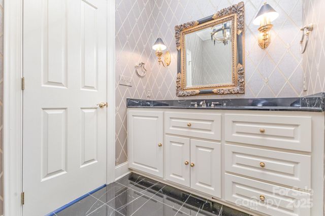 811 14th Avenue NW, Hickory, NC 28601