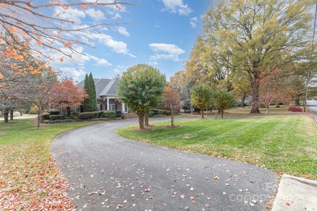 811 14th Avenue NW, Hickory, NC 28601