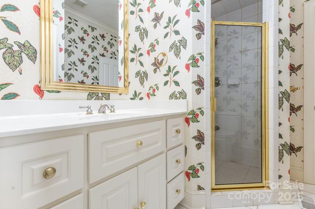 811 14th Avenue NW, Hickory, NC 28601