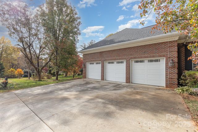 811 14th Avenue NW, Hickory, NC 28601