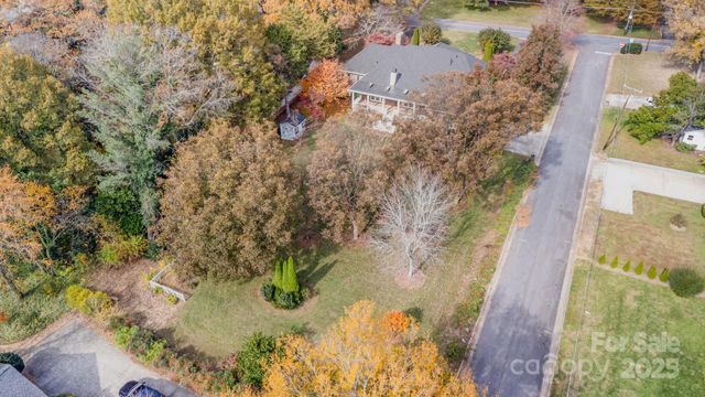811 14th Avenue NW, Hickory, NC 28601