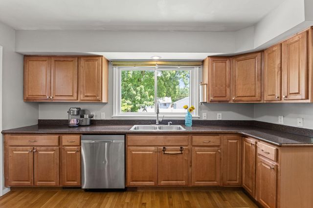 7918 59th Avenue N, New Hope, MN 55428