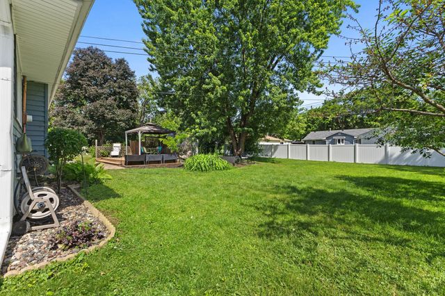 7918 59th Avenue N, New Hope, MN 55428