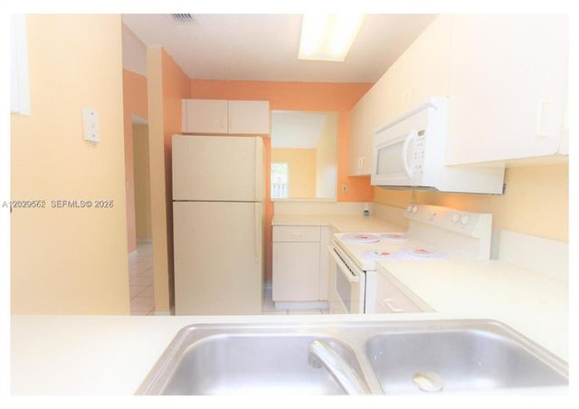 200 NW 114th Ave 22-101, Sweetwater, FL 33172