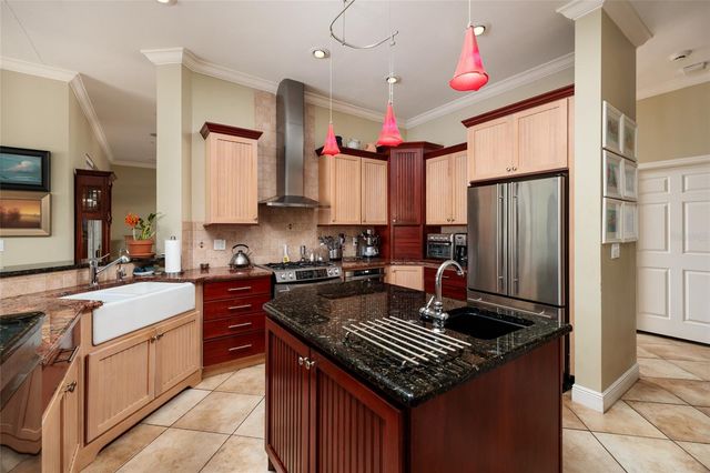 6737 MANGO AVENUE S, St Petersburg, FL 33707