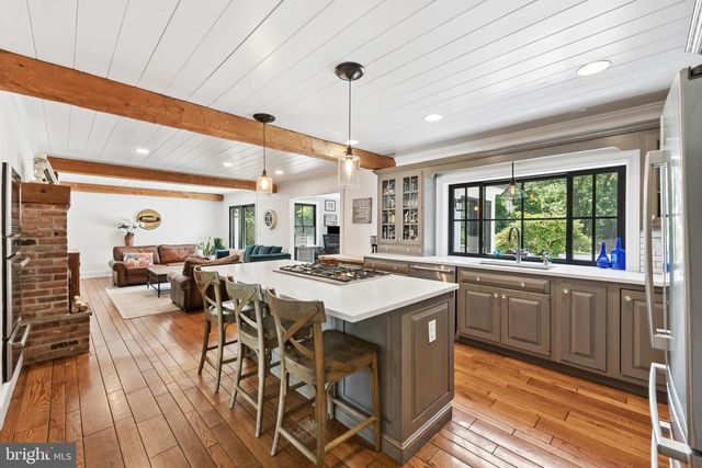 6 KINGS CT, Pennington, NJ 08534