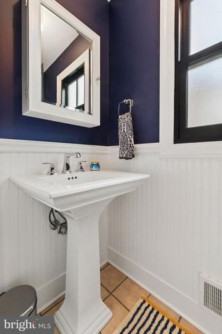 6 KINGS CT, Pennington, NJ 08534