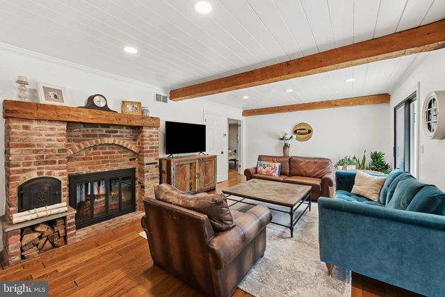6 KINGS CT, Pennington, NJ 08534