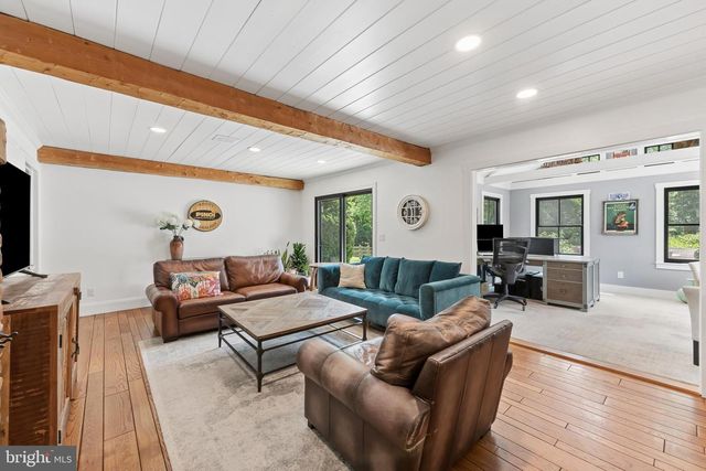 6 KINGS CT, Pennington, NJ 08534