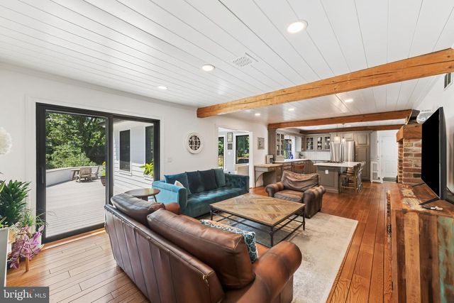 6 KINGS CT, Pennington, NJ 08534