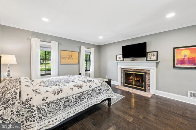 6 KINGS CT, Pennington, NJ 08534