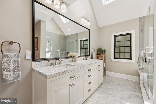 6 KINGS CT, Pennington, NJ 08534