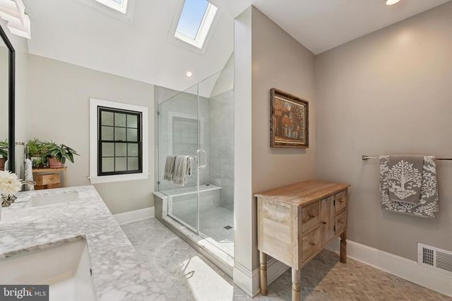 6 KINGS CT, Pennington, NJ 08534