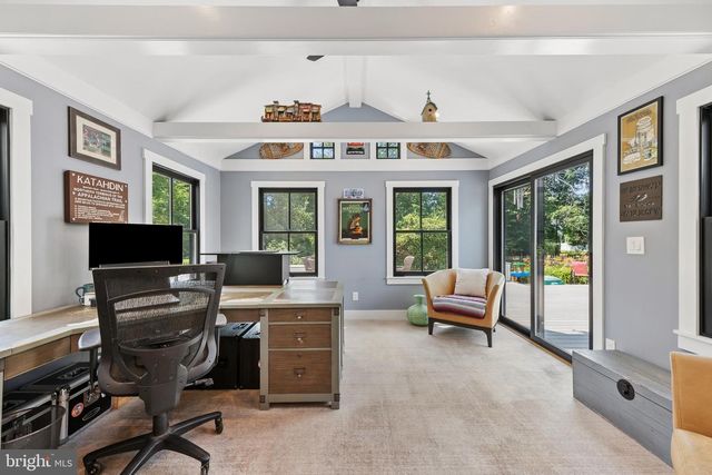 6 KINGS CT, Pennington, NJ 08534