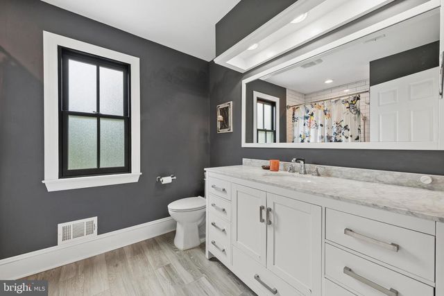 6 KINGS CT, Pennington, NJ 08534