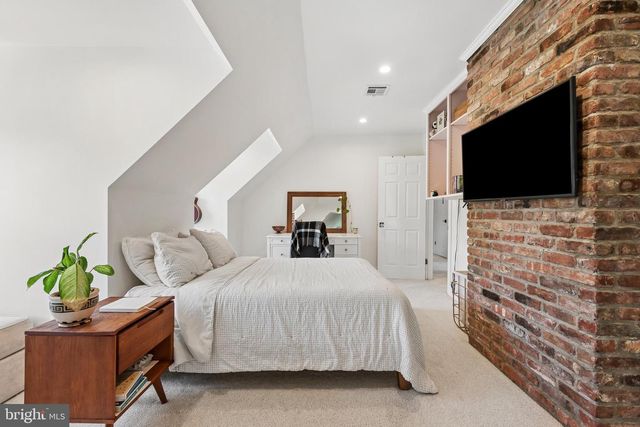 6 KINGS CT, Pennington, NJ 08534