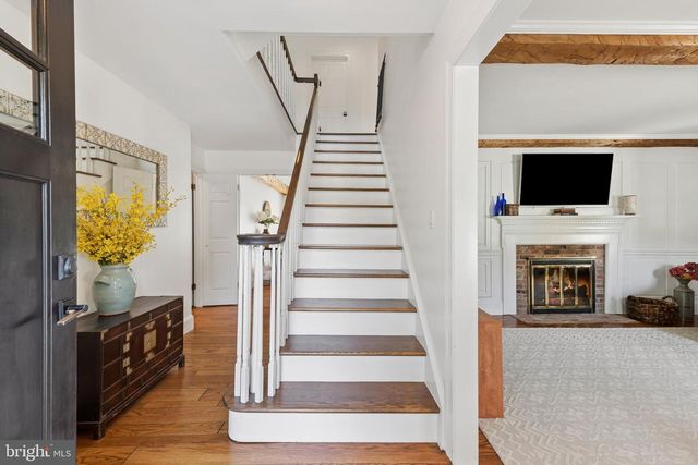 6 KINGS CT, Pennington, NJ 08534
