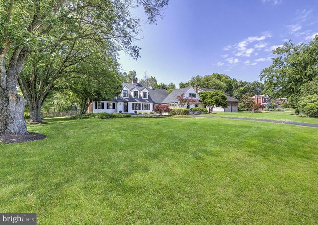 6 KINGS CT, Pennington, NJ 08534
