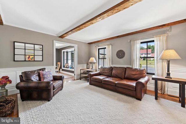 6 KINGS CT, Pennington, NJ 08534