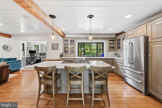 6 KINGS CT, Pennington, NJ 08534
