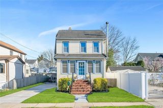 1261 Waverly Street, Hewlett, NY 11557