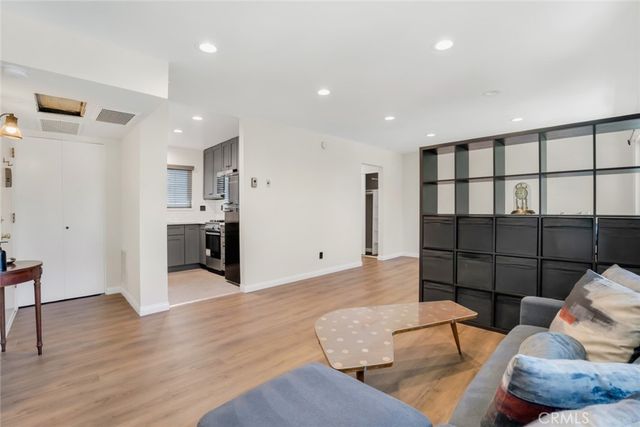 11813 Runnymede Street 43, North Hollywood, CA 91605