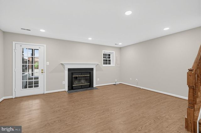 8893 EAGLE ROCK LN, Springfield, VA 22153