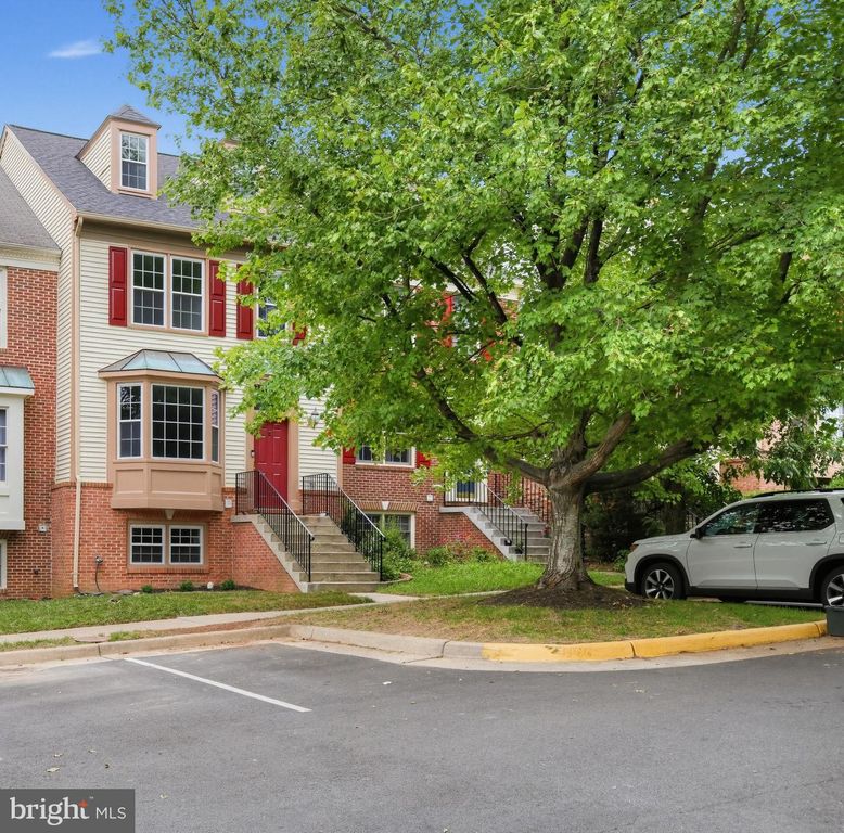 8893 EAGLE ROCK LN, Springfield, VA 22153