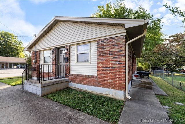 1528 E 8th Street, Jeffersonville, IN 47130