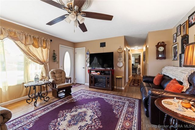 1528 E 8th Street, Jeffersonville, IN 47130