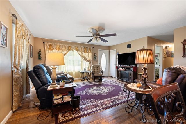 1528 E 8th Street, Jeffersonville, IN 47130