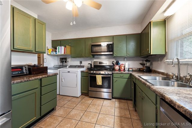 1528 E 8th Street, Jeffersonville, IN 47130