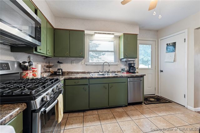 1528 E 8th Street, Jeffersonville, IN 47130