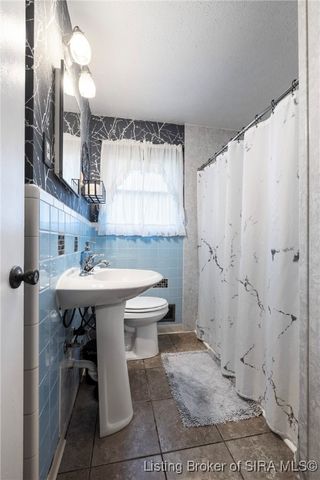 1528 E 8th Street, Jeffersonville, IN 47130