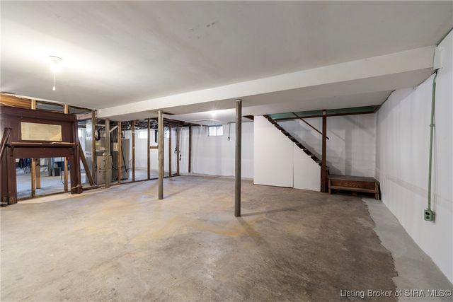 1528 E 8th Street, Jeffersonville, IN 47130