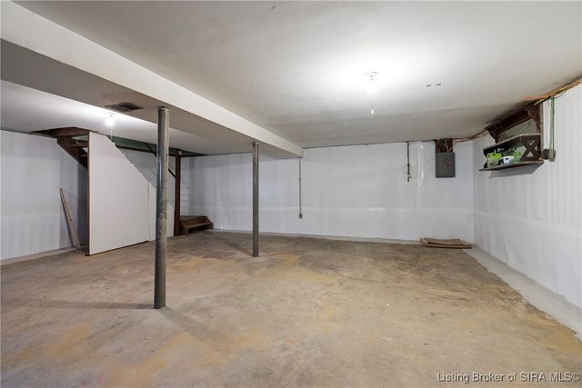 1528 E 8th Street, Jeffersonville, IN 47130