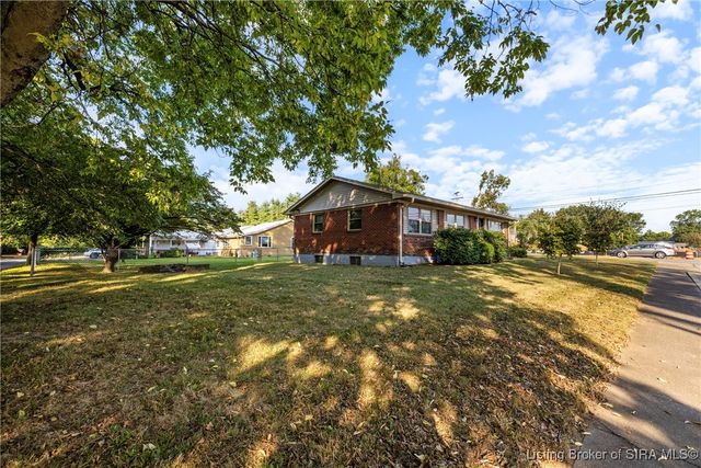 1528 E 8th Street, Jeffersonville, IN 47130