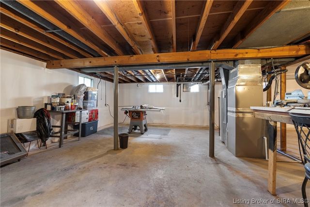 1528 E 8th Street, Jeffersonville, IN 47130