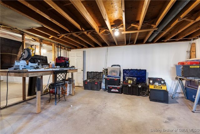 1528 E 8th Street, Jeffersonville, IN 47130