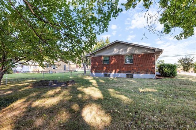 1528 E 8th Street, Jeffersonville, IN 47130