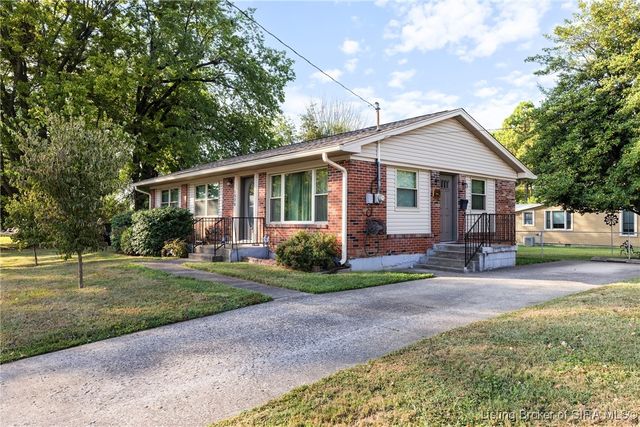 1528 E 8th Street, Jeffersonville, IN 47130